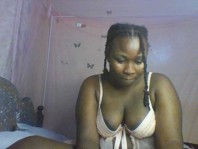 Moona141 live cam on BongaCams