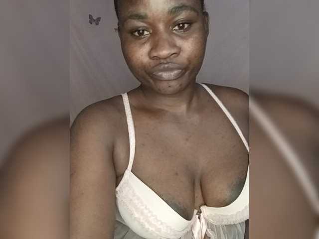 Moona141 live cam on BongaCams