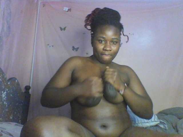 Moona141 live cam on BongaCams