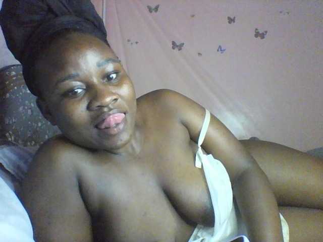 Moona141 live cam on BongaCams