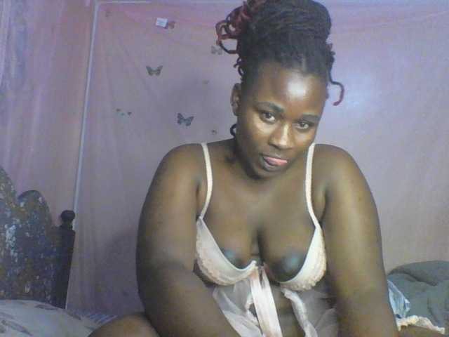 Moona141 live cam on BongaCams