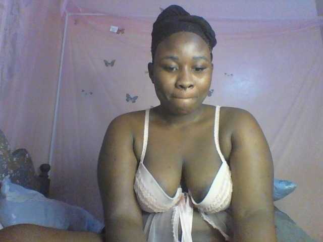 Moona141 live webcam show