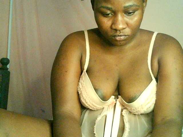 Moona141 live cam on BongaCams