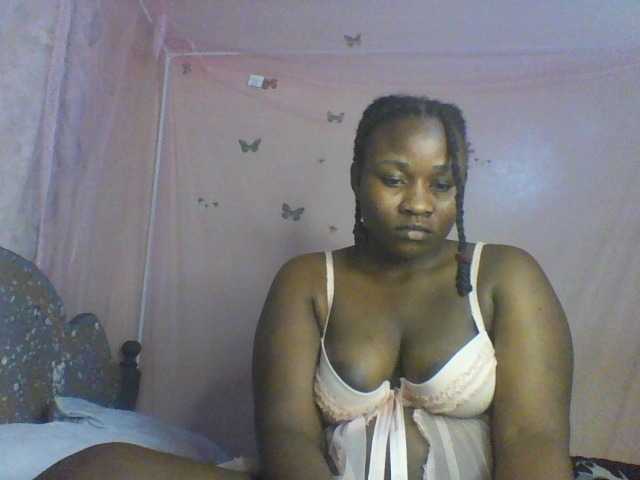 Moona141 live cam on BongaCams