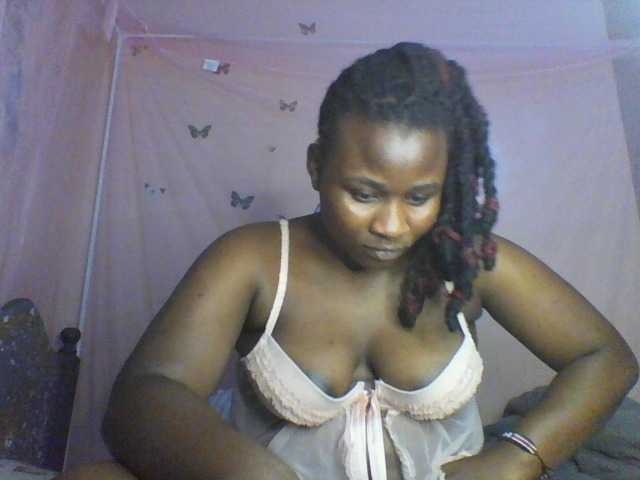 Moona141 live cam on BongaCams