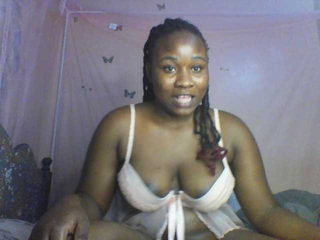 Moona141 live cam on BongaCams