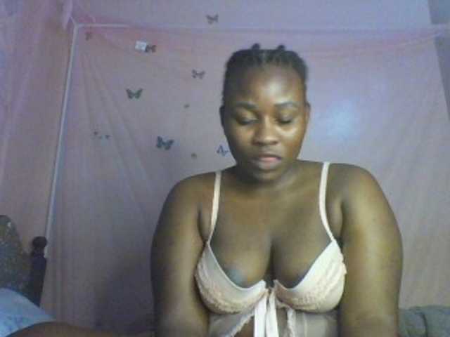 Moona141 live webcam show