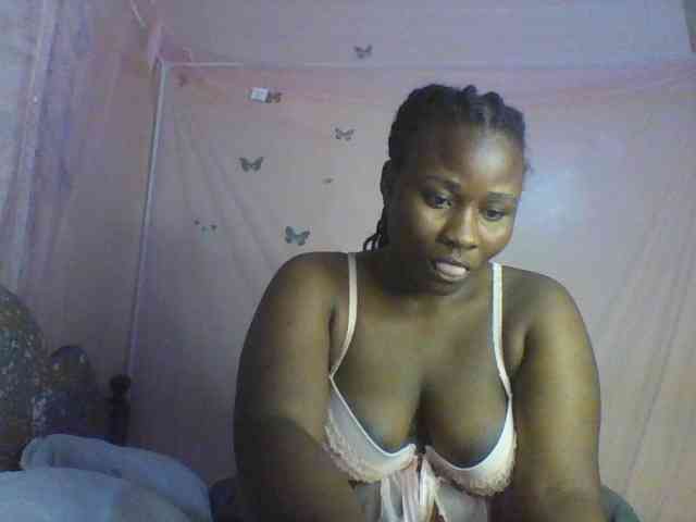 Moona141 Live Webcam on BongaCams