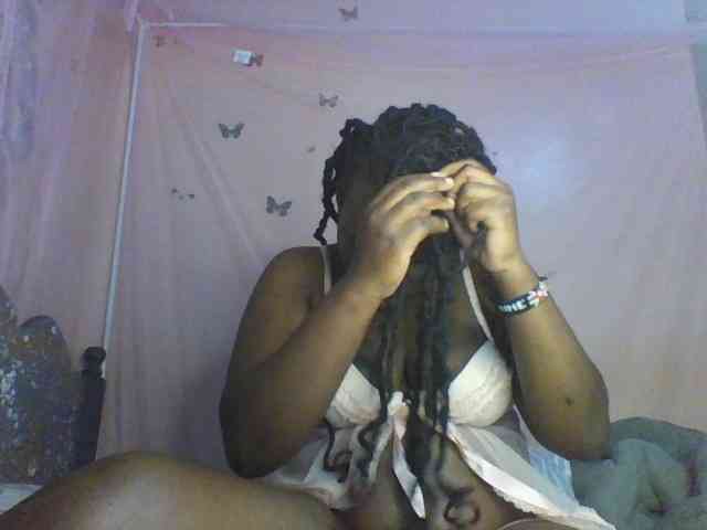 Moona141 webcam
