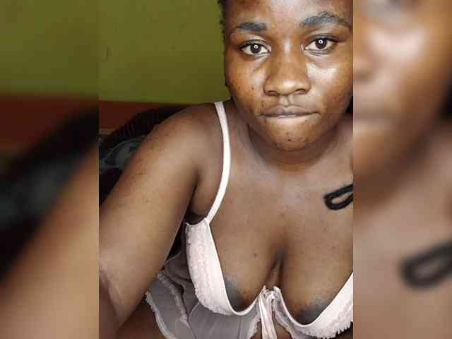 Moona141 webcam