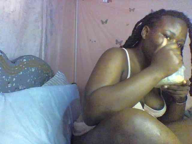 Moona141 webcam