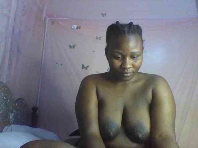 Moona141 Live Webcam on BongaCams