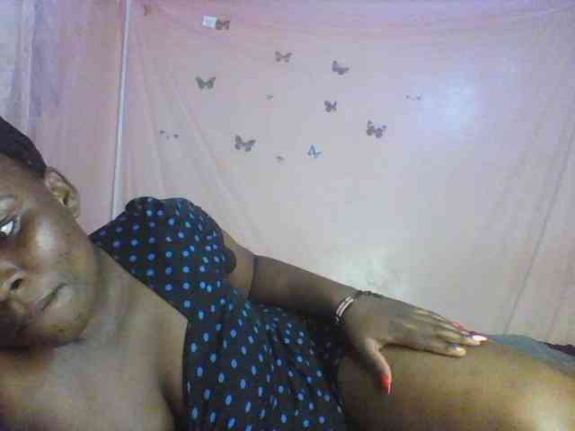 Moona141 Live Webcam on BongaCams