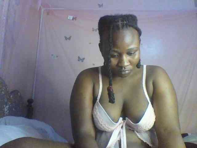 Moona141 Live Webcam on BongaCams