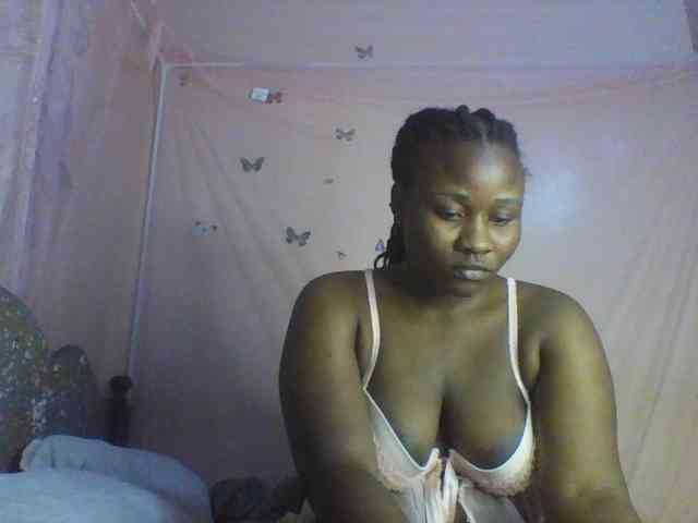 Moona141 Live Webcam on BongaCams