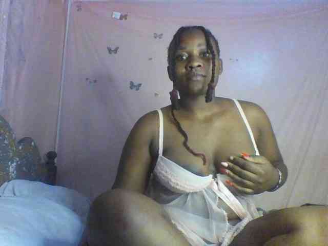 Moona141 Live Webcam on BongaCams