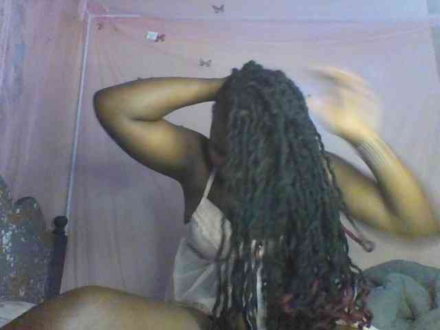 Moona141 webcam