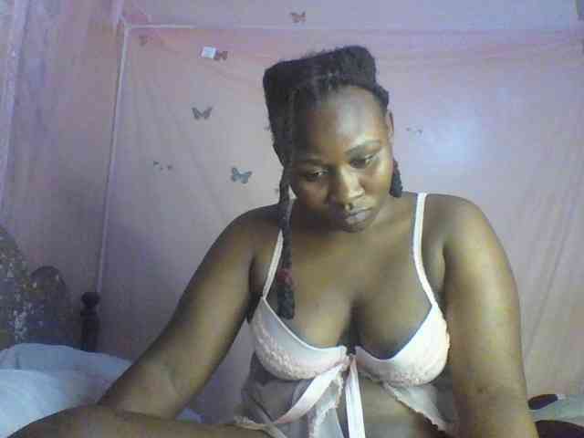 Moona141 Live Webcam on BongaCams