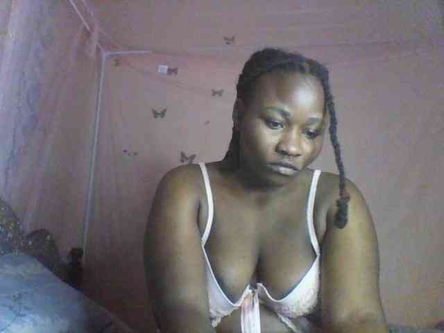 Moona141 Live Webcam on BongaCams