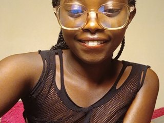 Hotpetitechic's Live Webcam