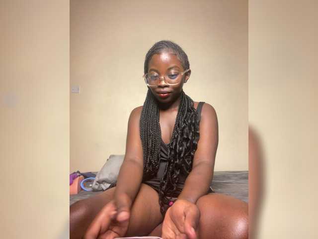 hotpetite555 webcam bongacams model stream image