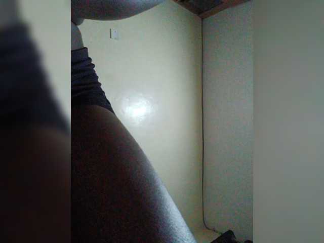 Hotpetitechic live cam on BongaCams