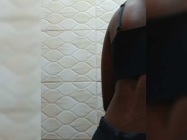 Hotpetitechic live cam on BongaCams