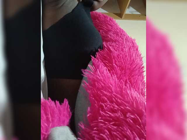 Hotpetitechic live cam on BongaCams