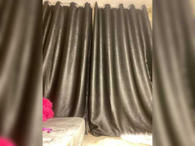 Hotpetitechic webcam