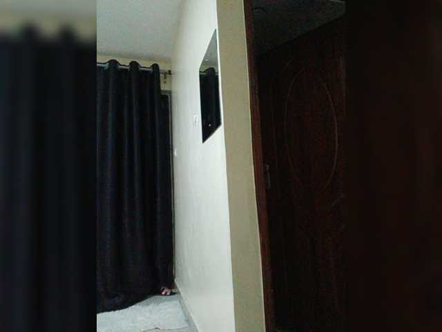Hotpetitechic live cam preview