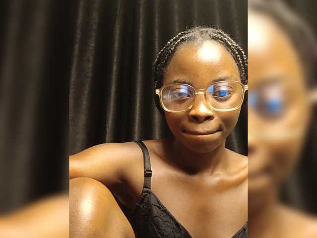 Hotpetitechic webcam