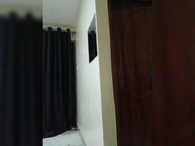 Hotpetitechic live cam on BongaCams