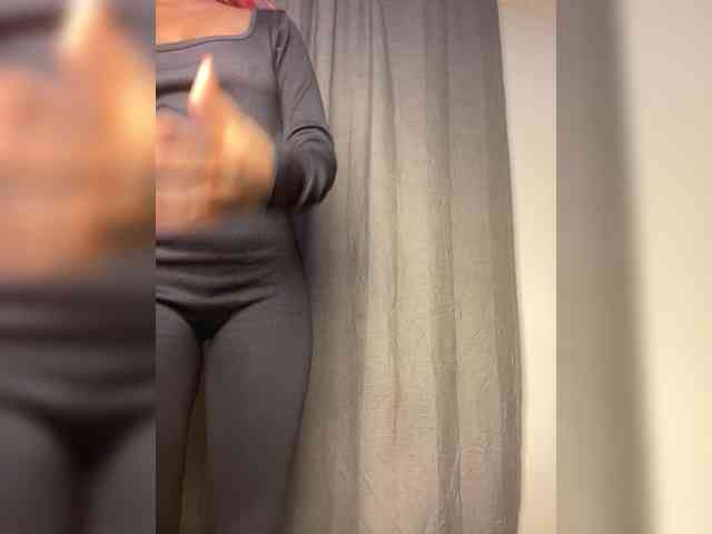 Hotpetite555 webcam