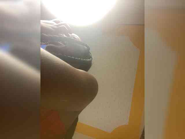 Hotpetite555 webcam