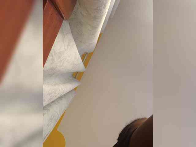Hotpetite555 webcam