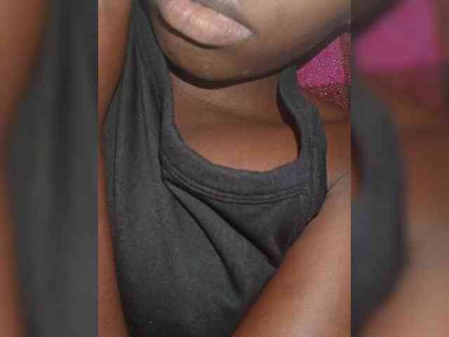 Hotpetite555 webcam