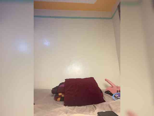 Hotpetite555 webcam