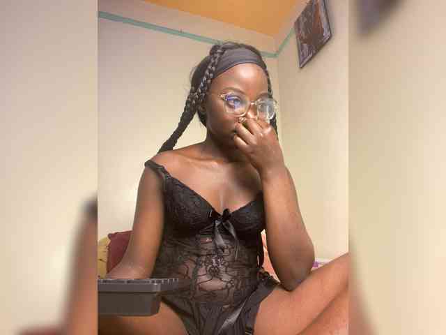 Hotpetite555 webcam