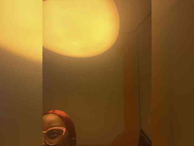 Hotpetite555 webcam
