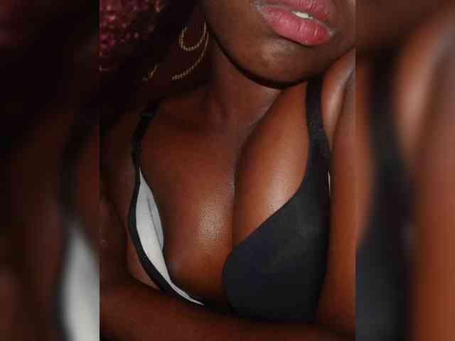 Hotpetite555 webcam