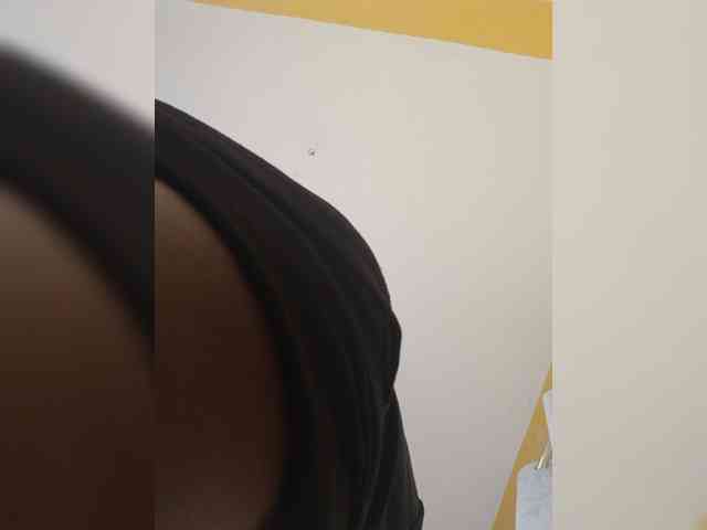 Hotpetite555 webcam
