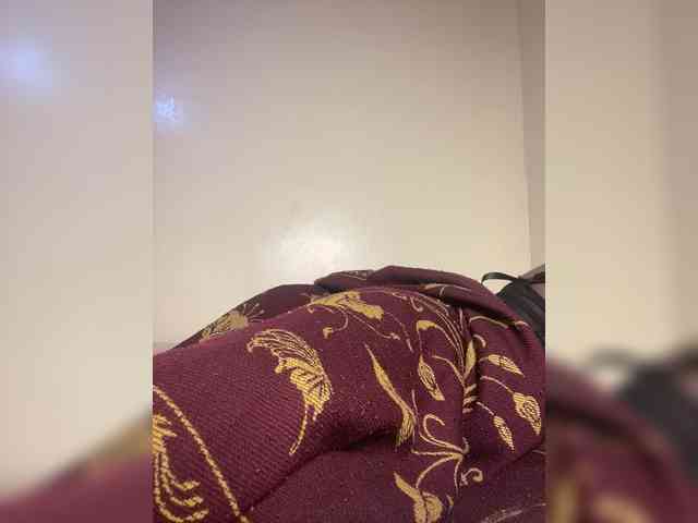 Hotpetite555 webcam