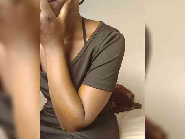Hotpetite555 webcam