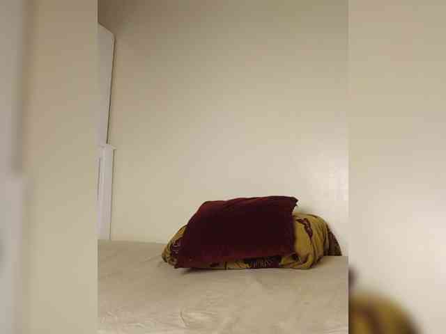 Hotpetite555 webcam