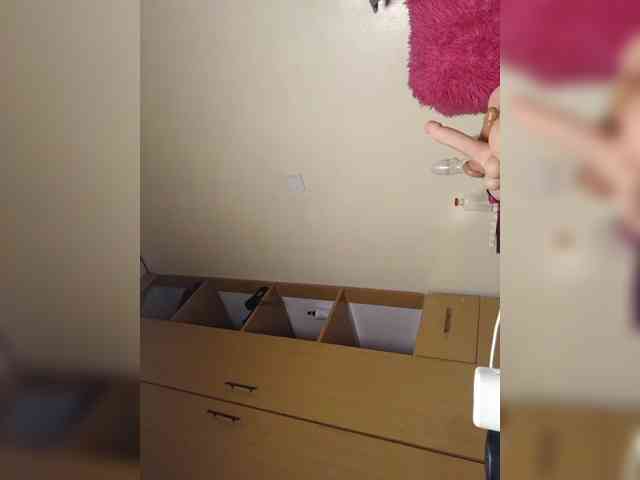 Hotpetitechic webcam