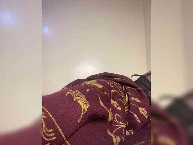 Hotpetite555 webcam