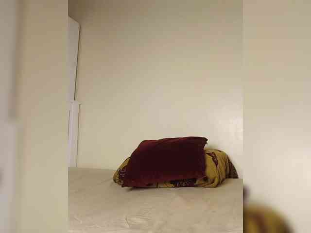 Hotpetite555 webcam