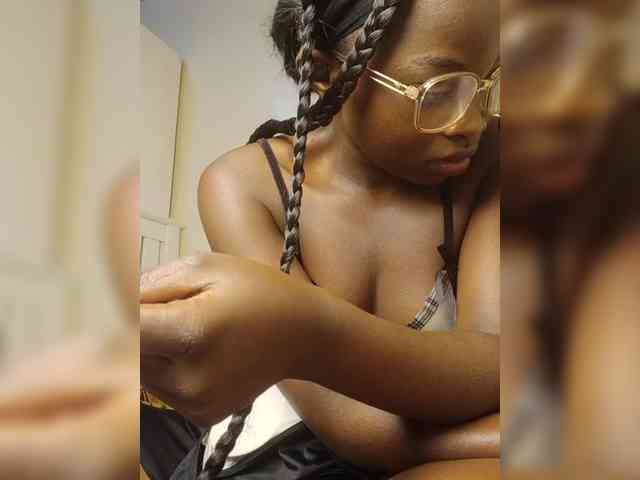 Hotpetite555 webcam
