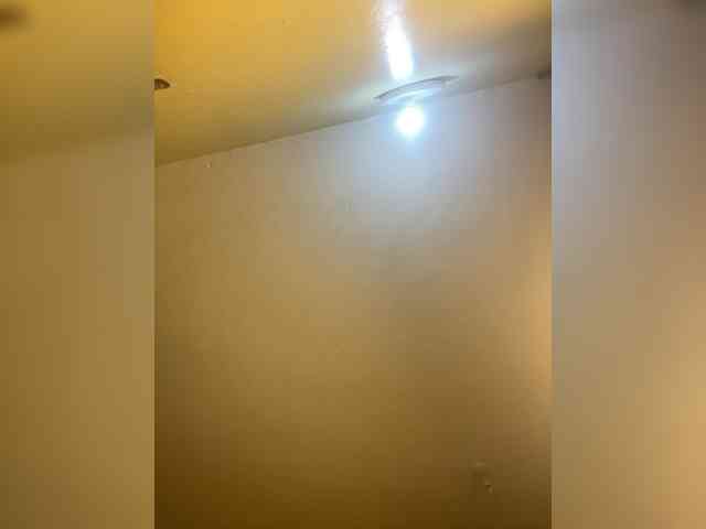 Hotpetite555 webcam