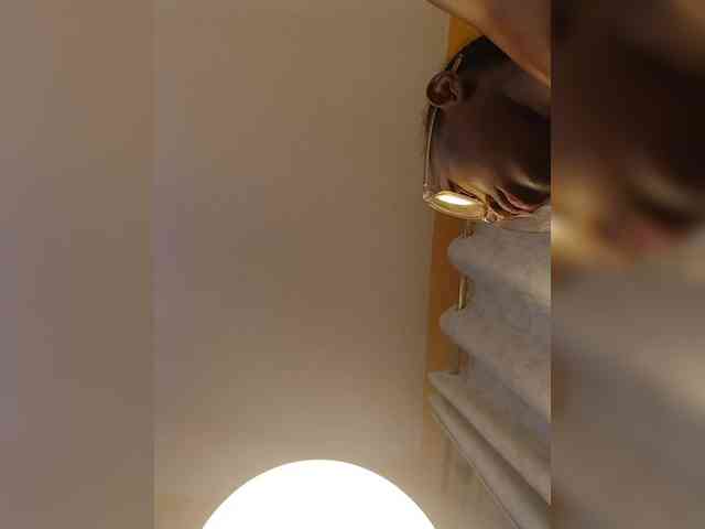 Hotpetite555 webcam